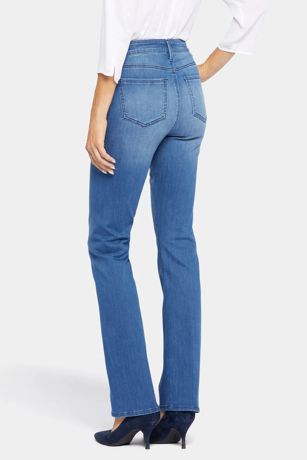 Le Silhouette Slim Bootcut Jeans In Petite - Amour