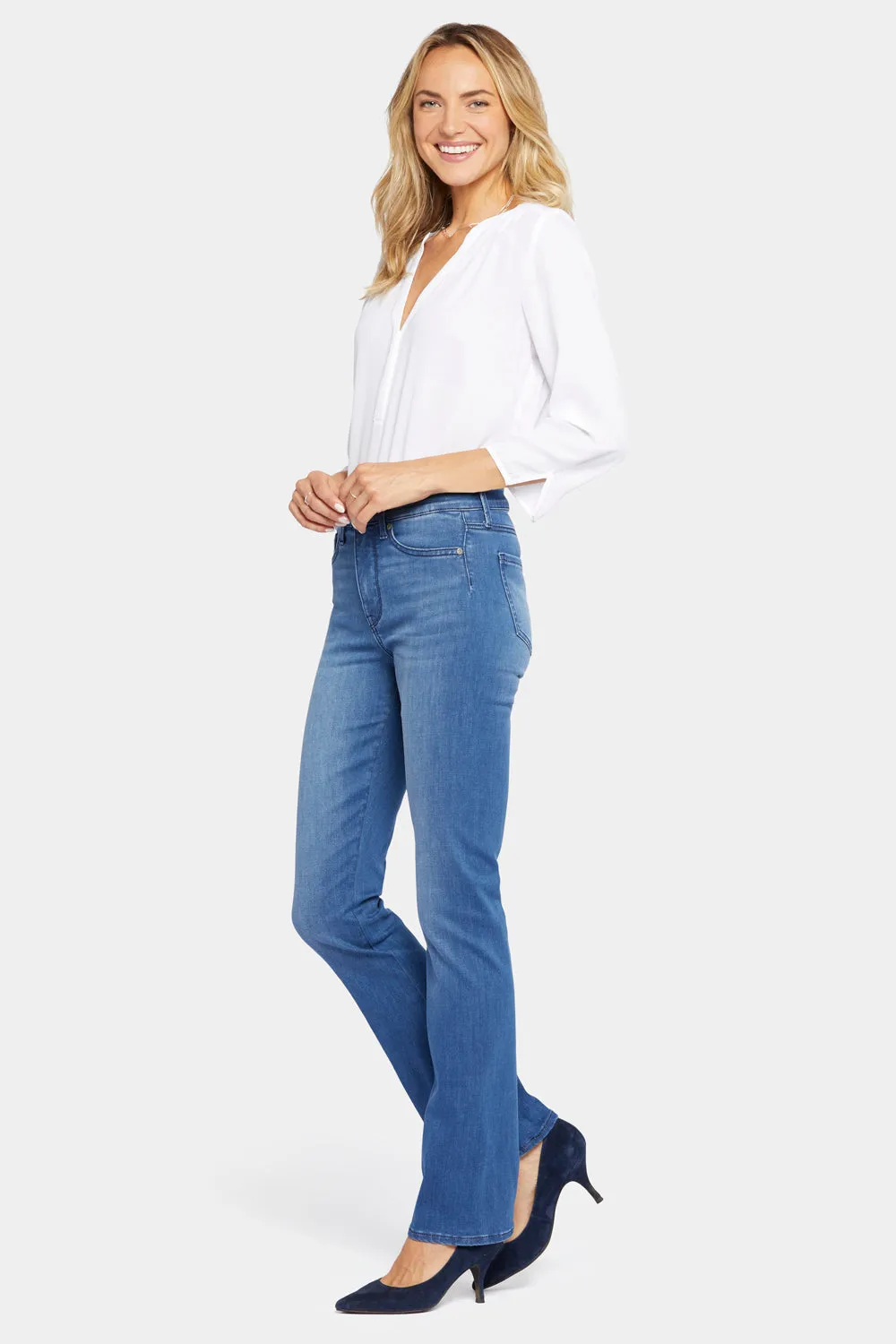Le Silhouette Slim Bootcut Jeans In Petite - Amour