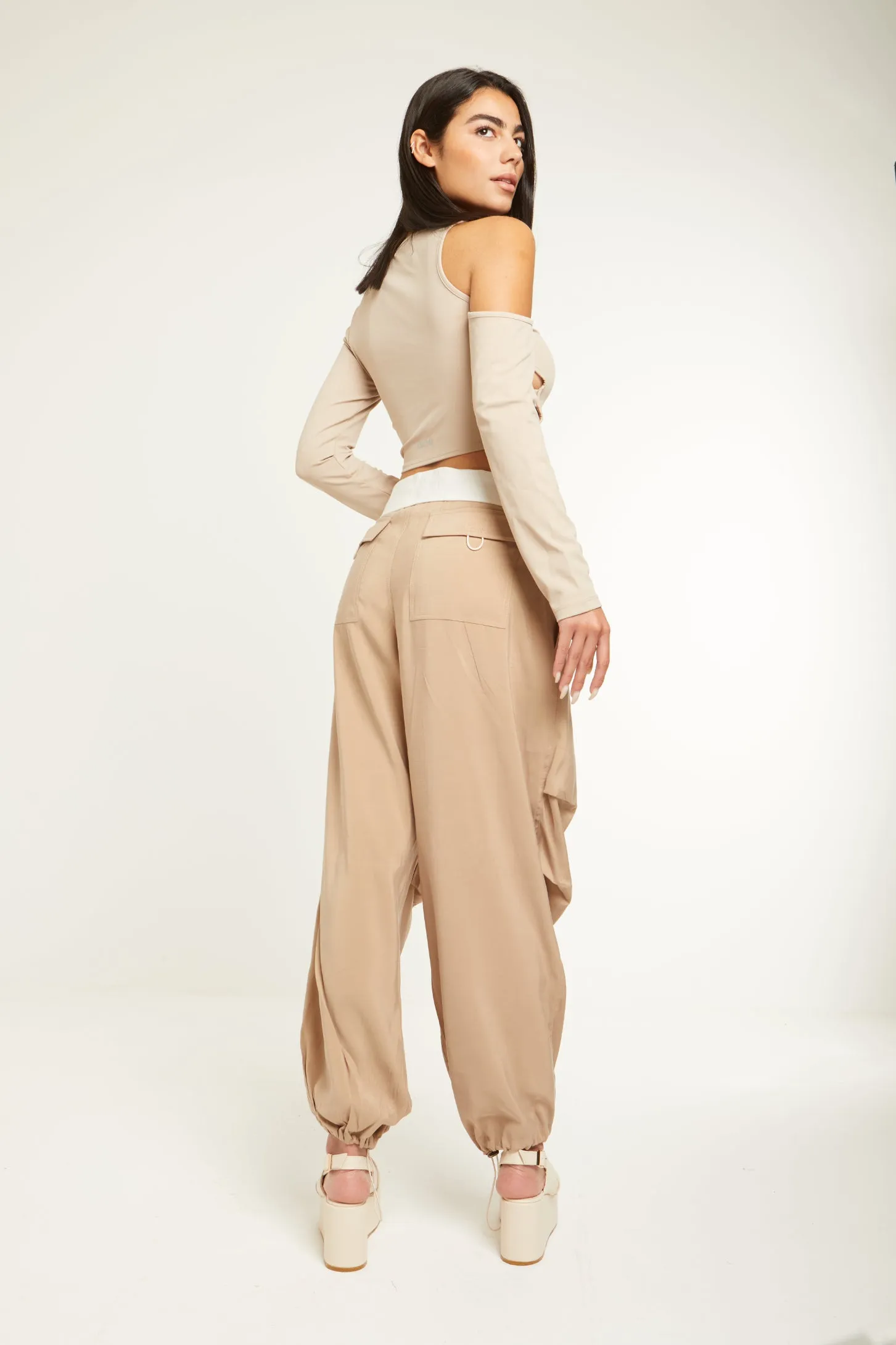 REVERSE CARGO PANTS - BEIGE