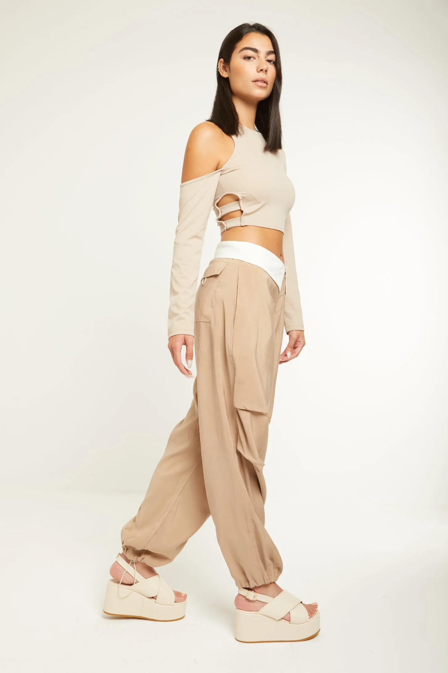 REVERSE CARGO PANTS - BEIGE