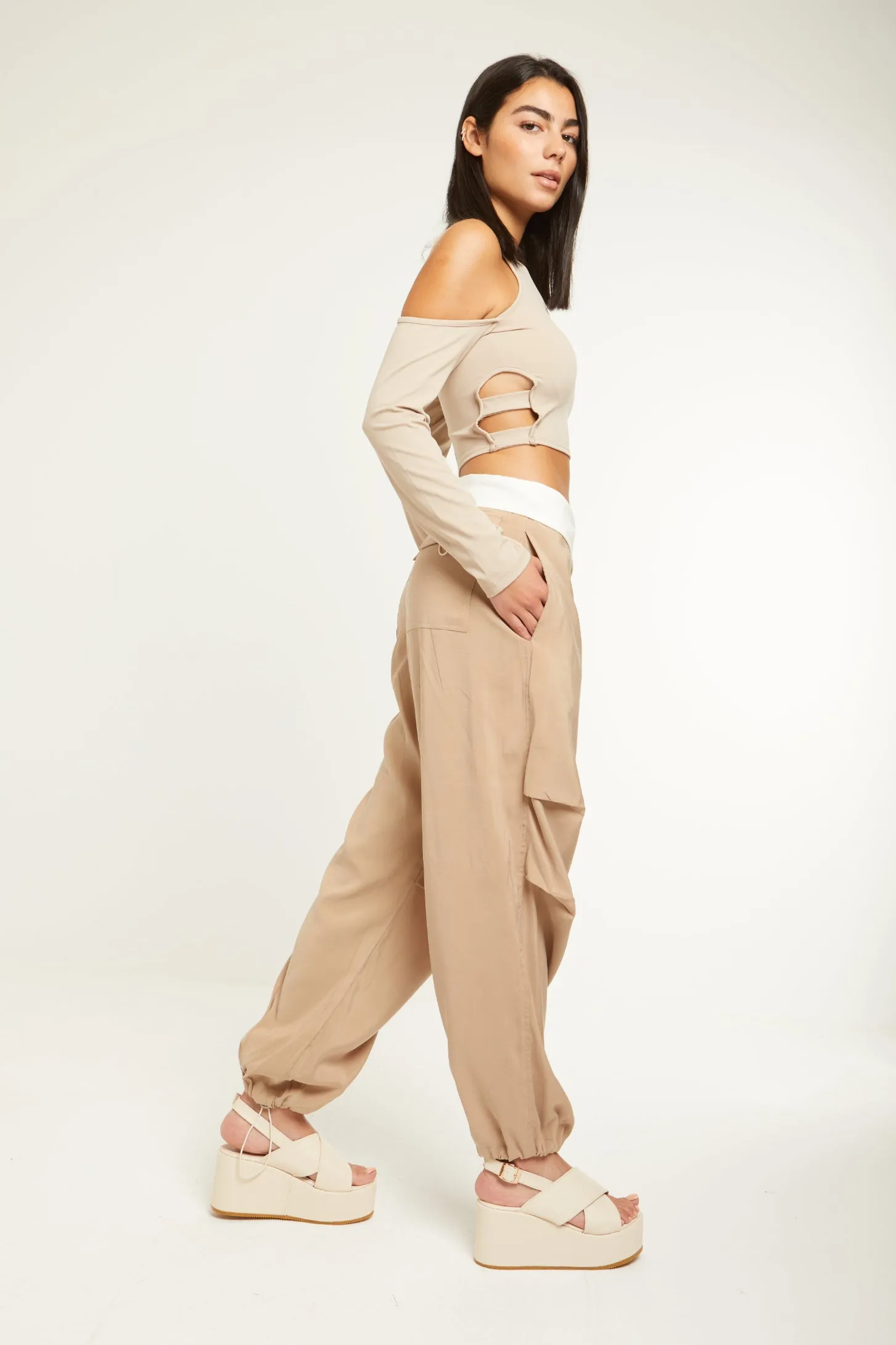REVERSE CARGO PANTS - BEIGE